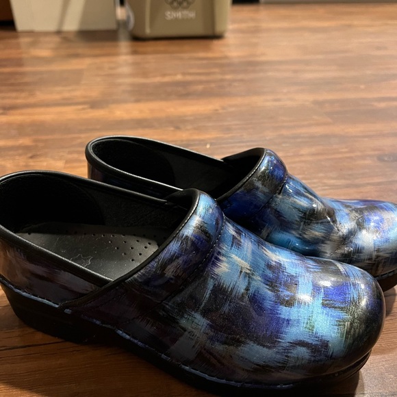 Dansko Shoes Danskos Size 39 Poshmark